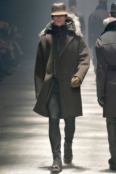 Look 15